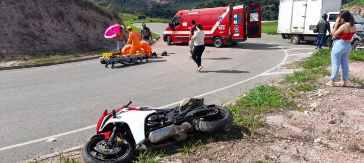 Motociclista é socorrido em estado grave após acidente no Vale do Sol