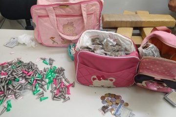 Drogas são encontradas em bolsas infantis na Grande BH