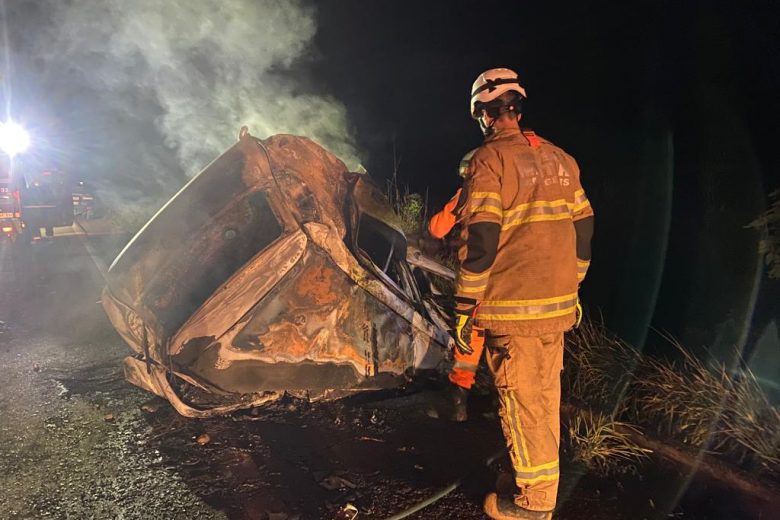 Motorista morre carbonizado em acidente na BR-381