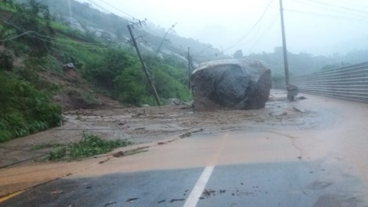 Deslizamento de talude interdita BR-381, no Vale do Aço