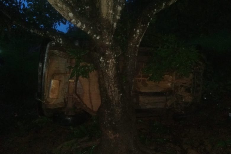 Motorista é socorrido em estado grave após acidente na MG-129
