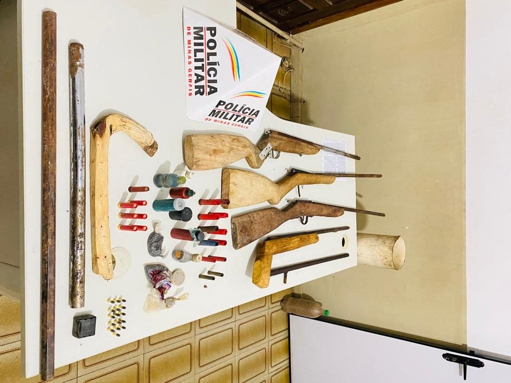 PM apreende armas no povoado de Barro Branco, em Ferros