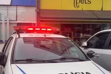 Homem invade estabelecimento e furta motocicleta em Itabira