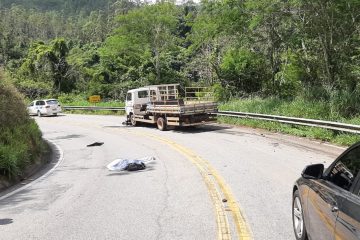 Batida de frente deixa dois mortos na estrada do Forninho