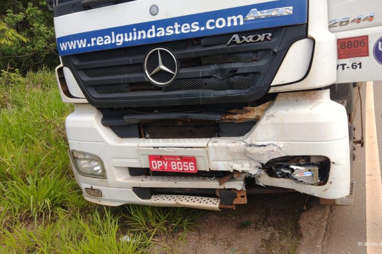 Homem morre em colisão com caminhão em Catas Altas