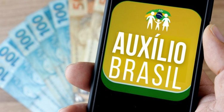 Entenda o Auxílio Brasil: o que mudou, calendário e como participar
