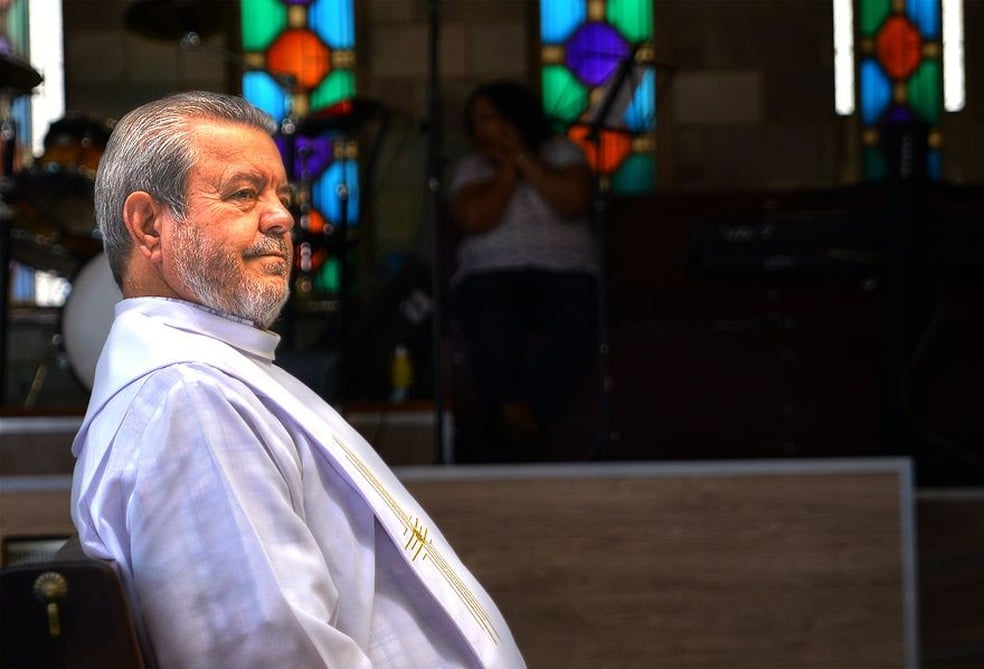 Padre é denunciado por abusos contra crianças há mais de 20 anos