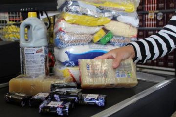 Prefeitura de BH distribui últimas cestas e kits antes do início do Auxílio Belo Horizonte