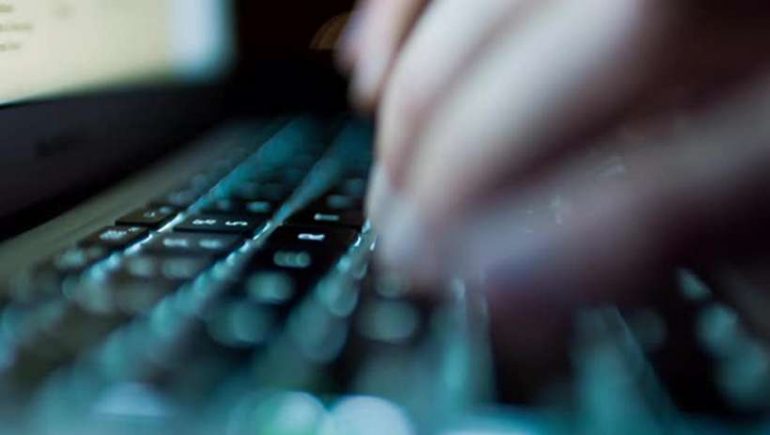 Colégio se pronuncia sobre professor investigado por pornografia infantil