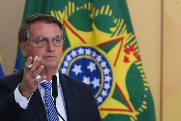 Covid: Bolsonaro discorda do carnaval em 2022 e fala da nova onda