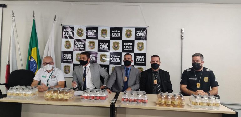 Homem é preso por usar etanol para fabricar cachaça falsa em Contagem