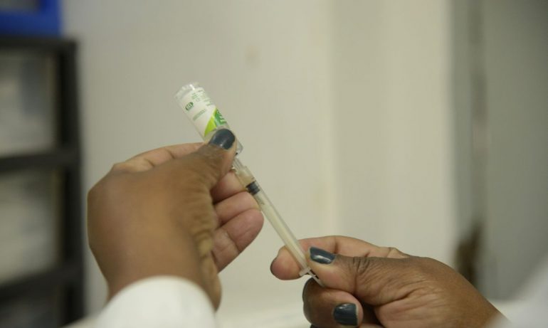 Ipatinga começa a vacinar crianças imunocomprometidas na faixa etária de quatro anos