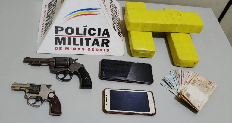 Homens são presos após descerem do “Trenzinho” com armas em mãos