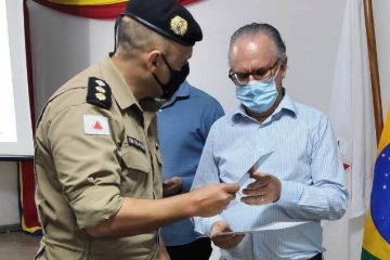 Polícia Militar homenageia prefeito de João Monlevade em solenidade