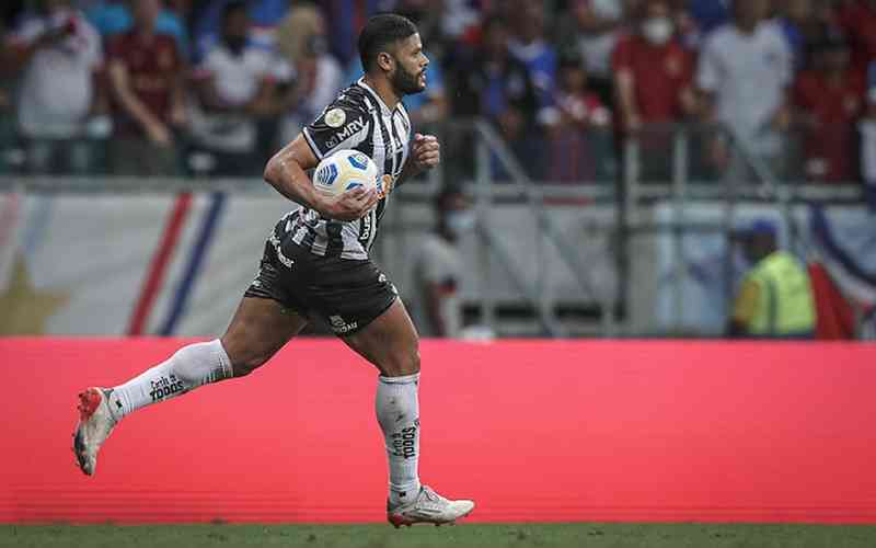 Hulk teve ‘psicólogo’ na beira do campo para driblar catimba e provocações