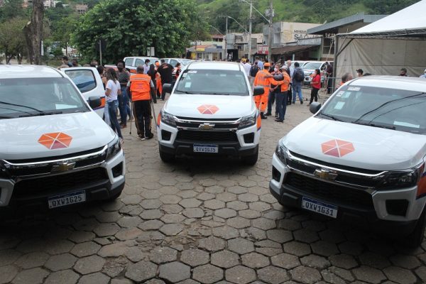 Em Santa Maria, Zema entrega kits para a Defesa Civil de 12 municípios