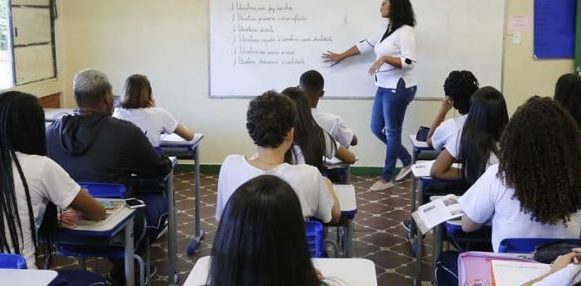 Trabalha na área da Educação? Prefeitura de Monlevade divulga diversas vagas; confira o edital