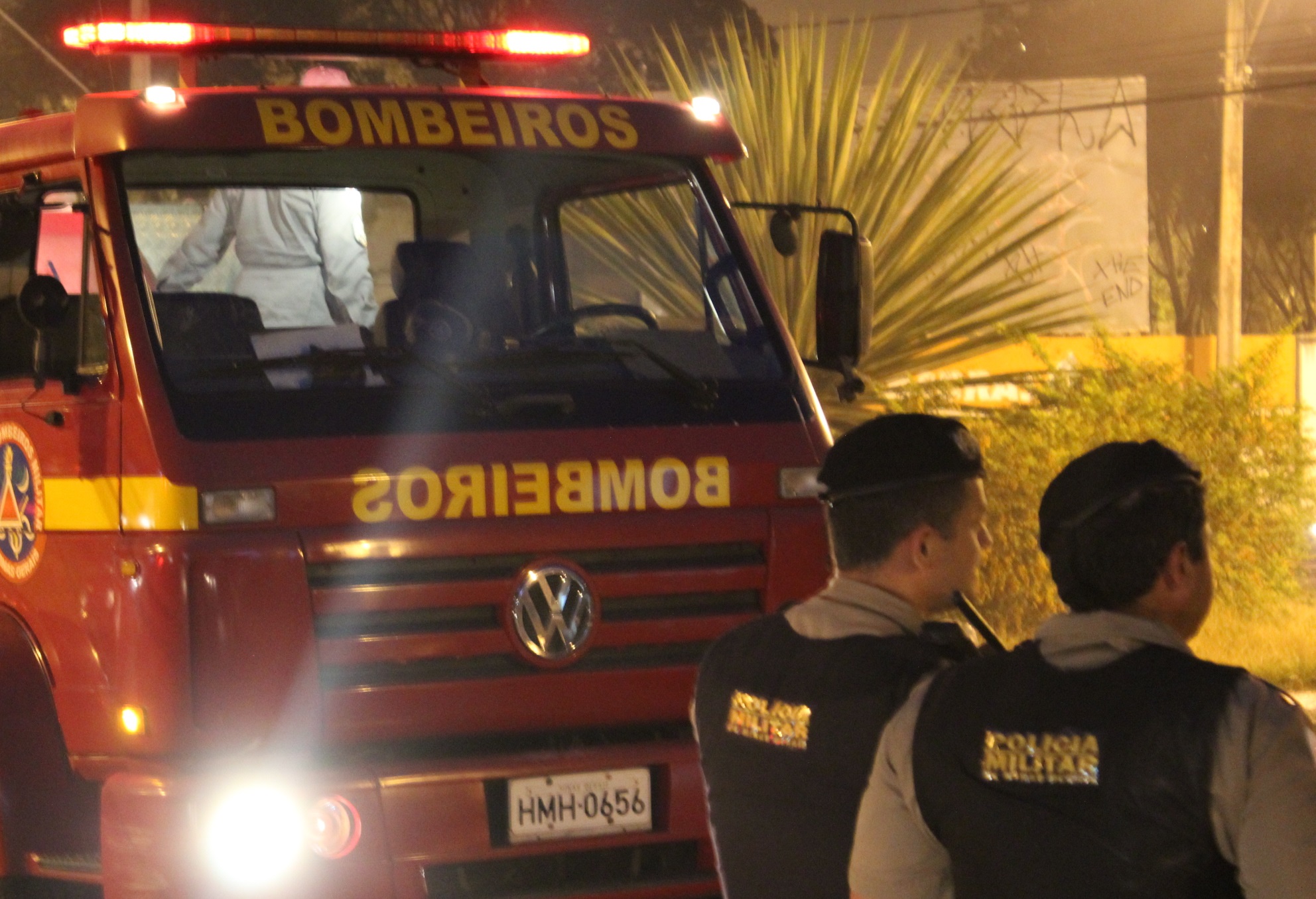 Homem é preso após atear fogo em apartamento na rua Caviúna