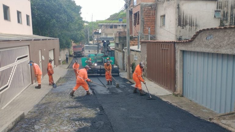 Importante rua que faz ligação entre os bairros Lucília e São Geraldo é asfaltada