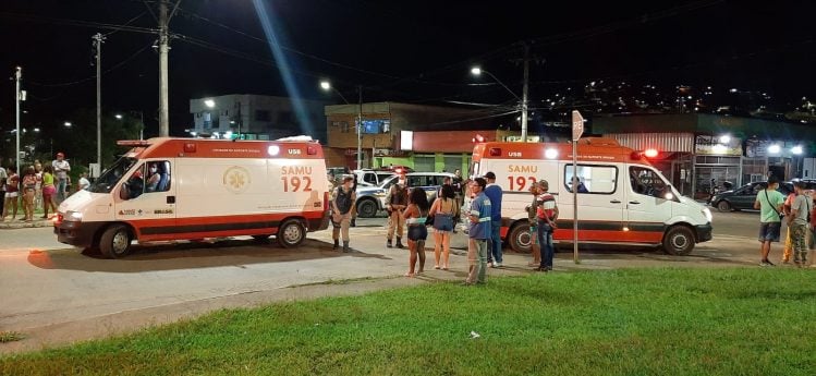 Acidente e agressão causam tumulto na entrada do bairro Fênix