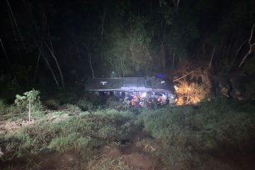 Ônibus cai na ribanceira e deixa dois mortos na BR-381, em Monlevade