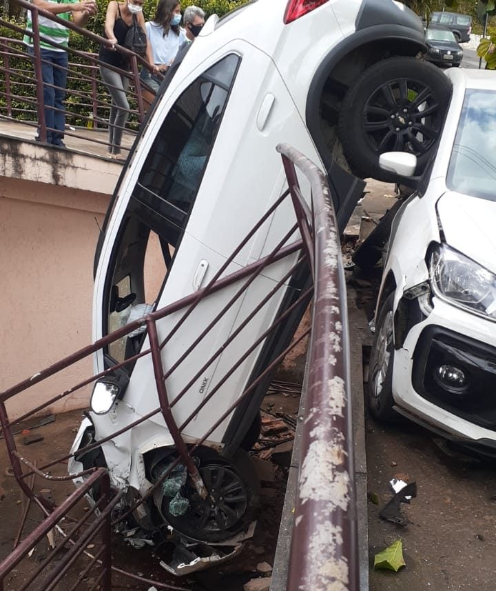 Acidente no Penha deixou três pessoas feridas em Itabira