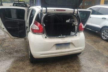 PRF recupera carro roubado e apreende 145 kg de maconha em Monlevade