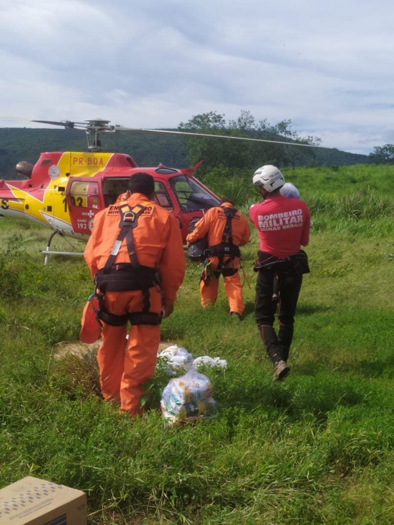 Bombeiros auxiliam atingidos pelas chuvas no Norte de Minas