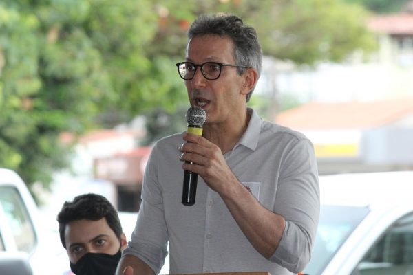 Em Santa Maria, Zema entrega kits para a Defesa Civil de 12 municípios