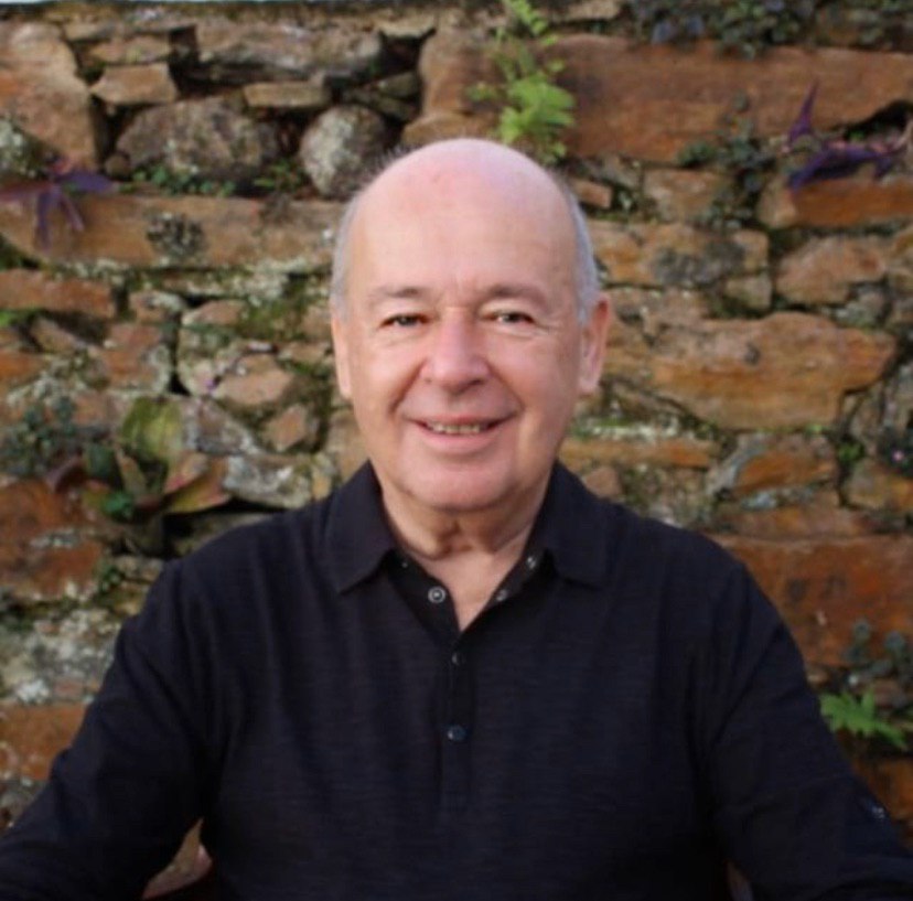 Angelo Oswaldo, prefeito de Ouro Preto, lança o livro “Na Casa de Alphonsus”