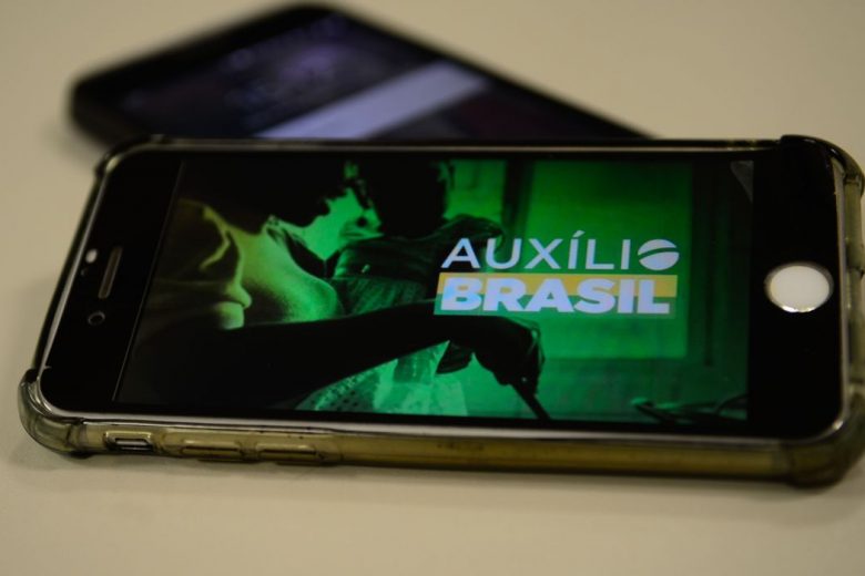 Caixa paga Auxílio Brasil para beneficiários com NIS final 2