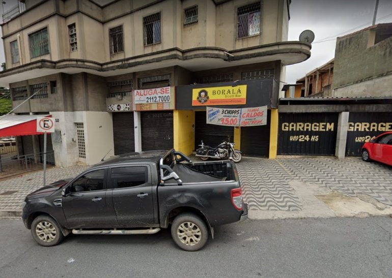 Funcionários encontram mulher morta dentro de bar, em BH