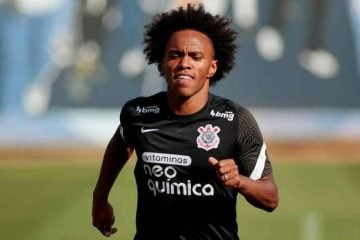 Willian fala em títulos pelo Corinthians e na permanência de Róger Guedes