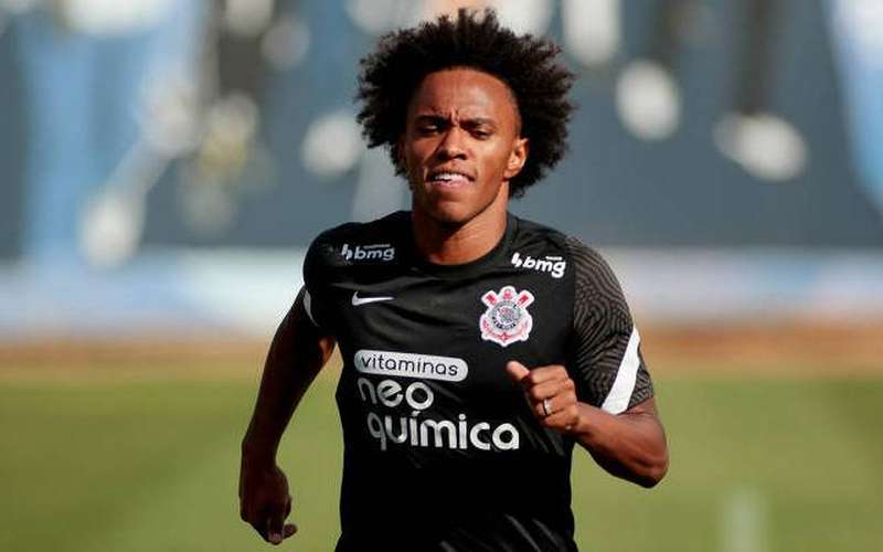 Willian fala em títulos pelo Corinthians e na permanência de Róger Guedes