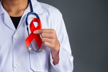 Dezembro Vermelho: como tratar a saúde mental de pessoas com HIV?