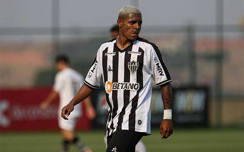Atacante da base do Galo acusado de agredir a namorada é desligado do clube