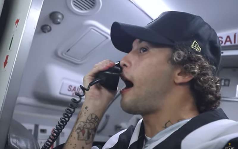 Festa no avião: bastidores mostram chegada do Galo após título brasileiro