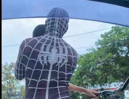 “Homem-Aranha” ataca e enforca criança em Teófilo Otoni; veja o vídeo
