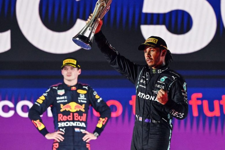 Hamilton ganha prova maluca e vai à etapa final empatado com Verstappen
