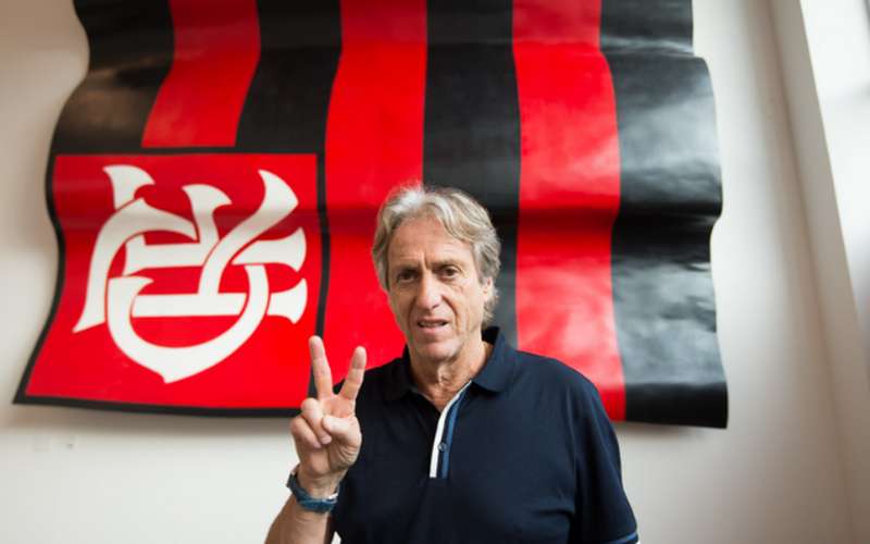 Flamengo tem ‘sim’ de Jorge Jesus e busca acordo com o Benfica