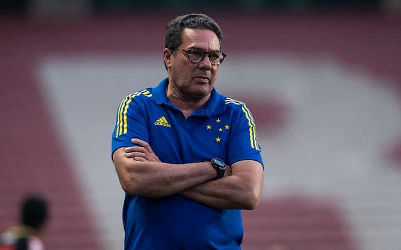 Demitido do Cruzeiro, Luxemburgo entra nos 10 temas mais comentados do país