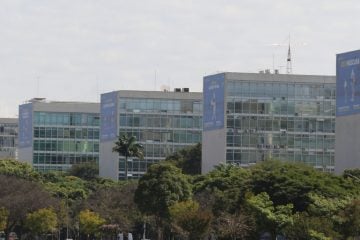 Gastos reais com funcionalismo caem para menor nível desde 2008