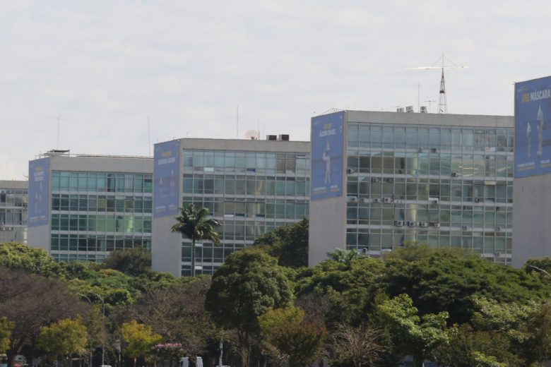 Gastos reais com funcionalismo caem para menor nível desde 2008