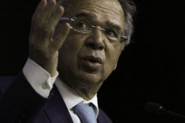 Aumentos salariais geram inflação e juros altos, diz ministro