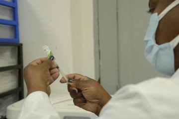 Covid-19: Rio antecipa dose de reforço para quem vai viajar