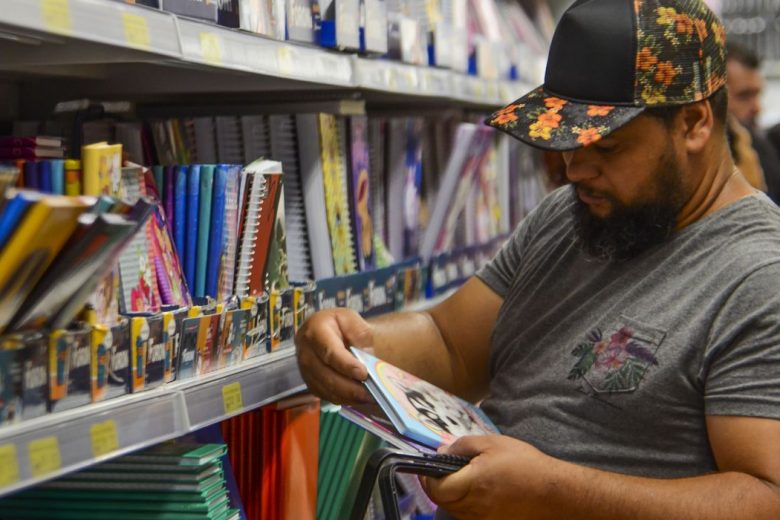 Lista de material escolar não pode conter artigos de uso coletivo; confira dicas do Procon