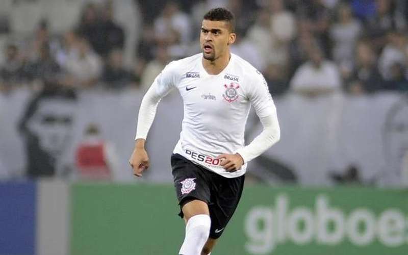 Corinthians encaminha empréstimo do zagueiro Léo Santos à Ponte Preta
