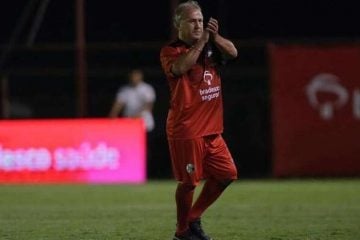 Jogo das Estrelas tem participação simbólica de Zico e homenagem a Maradona