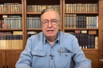 Olavo de Carvalho cancela aulas por estar com Covid-19