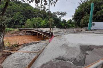Após 30 horas de trabalho, ponte da rua Beira Rio é liberada em Monlevade